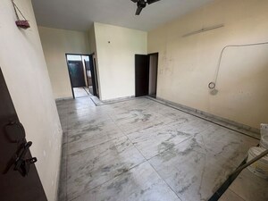 Room in 2 BHK Builder Floor at Palam Vihar – for Rent