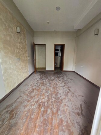 3 BHK +  1900 Sq.Ft. Apartment in Mahagun Moderne