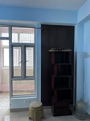 Room in 3 BHK Apartment at Amrapali Silicon City, Sector 76 – for Sale