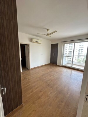 Room in 3 BHK Apartment at Bestech Park View Spa Next, Sector 67 – for Rent