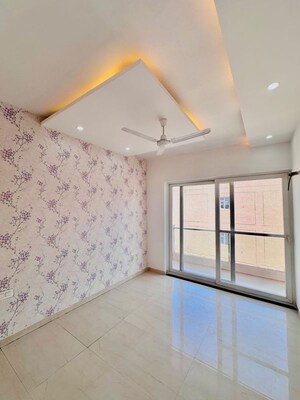 Room in 3 BHK Apartment at Shiva Motia Huys, Pir Machalla – for Sale