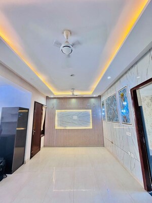 Room in 3 BHK Apartment at Shiva Motia Huys, Pir Machalla – for Sale