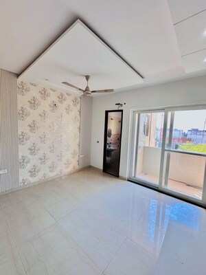 Room in 3 BHK Apartment at Shiva Motia Huys, Pir Machalla – for Sale