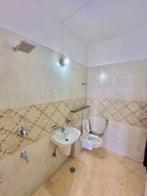 Bathroom in 3 BHK Apartment at Shiva Motia Huys, Pir Machalla – for Sale