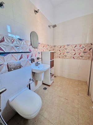 Bathroom in 3 BHK Apartment at Shiva Motia Huys, Pir Machalla – for Sale