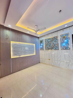 Room in 3 BHK Apartment at Shiva Motia Huys, Pir Machalla – for Sale