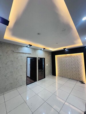 Room in 3 BHK Apartment at Shiva Motia Huys, Pir Machalla – for Sale