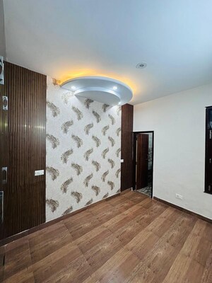 Room in 3 BHK Apartment at Shiva Motia Huys, Pir Machalla – for Sale