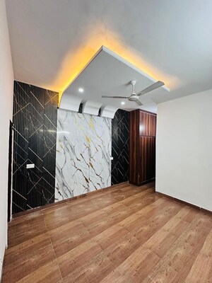 Room in 3 BHK Apartment at Shiva Motia Huys, Pir Machalla – for Sale