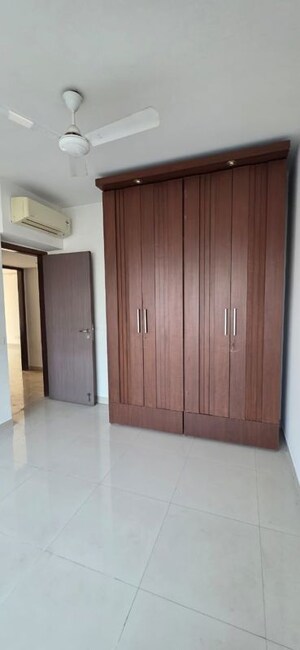Room in 3 BHK Apartment at DB Woods, Goregaon East – for Rent