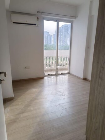 3 BHK +  1780 Sq.Ft. Apartment in DLF Regal Gardens