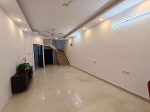 Room in 3 BHK Apartment at Cubbon Terraces, Infantry Road – for Rent