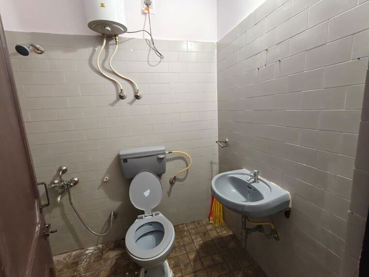 Bathroom, cubbon-terraces 3 Bedroom 1800 Sq.Ft. Apartment In Infantry Road Bangalore 10701602