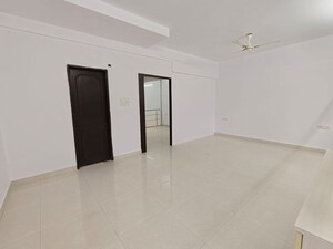 Room in 3 BHK Apartment at Cubbon Terraces, Infantry Road – for Rent