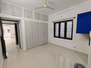 Room in 3 BHK Apartment at Cubbon Terraces, Infantry Road – for Rent