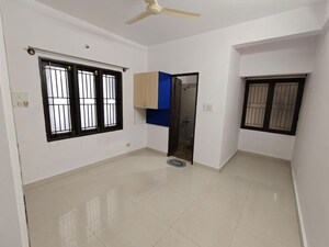 Room in 3 BHK Apartment at Cubbon Terraces, Infantry Road – for Rent