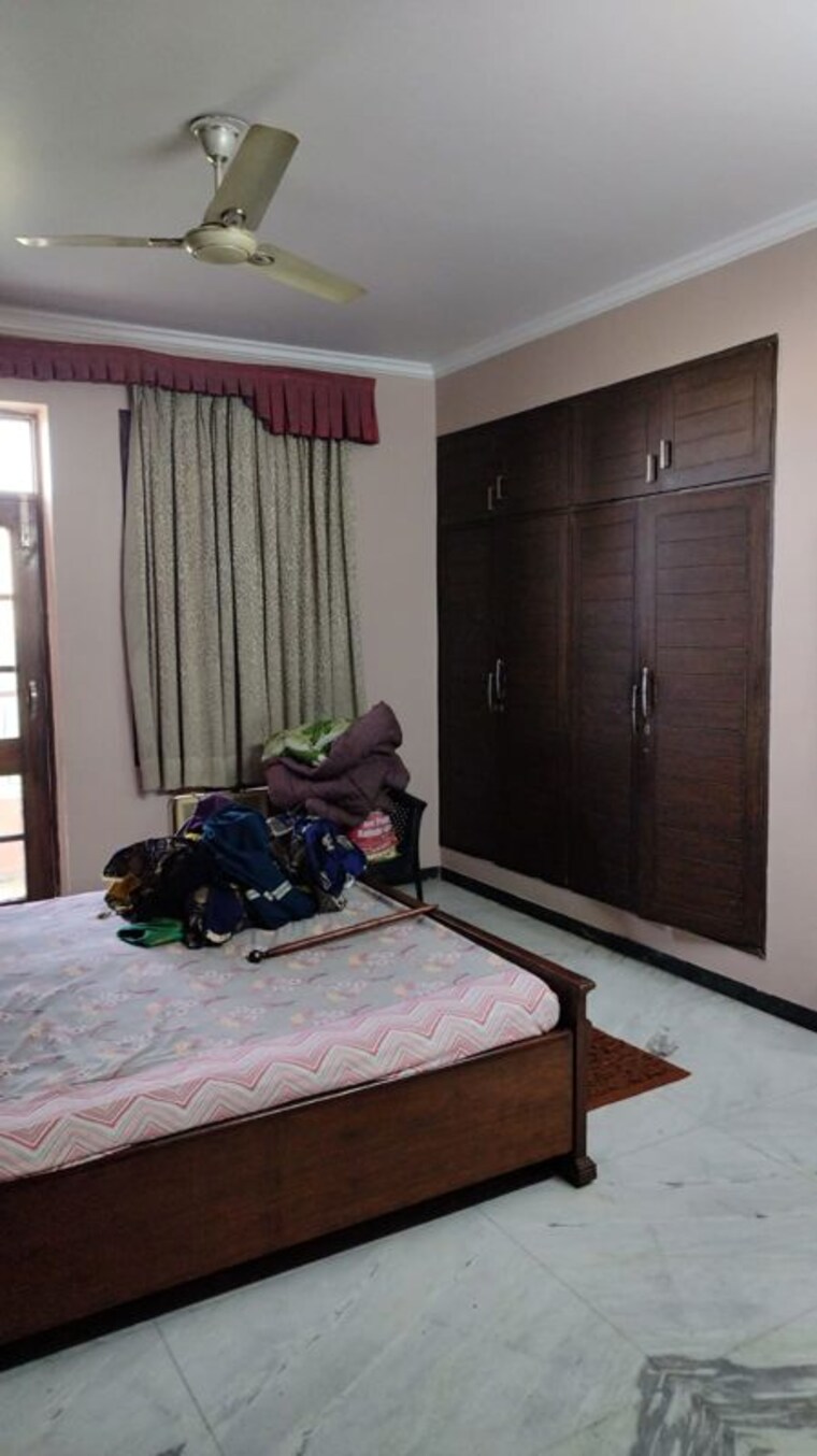 Bedroom, sector 33 3 Bedroom 162 Sq.Mt. Independent House In Sector 33 Noida 10701609