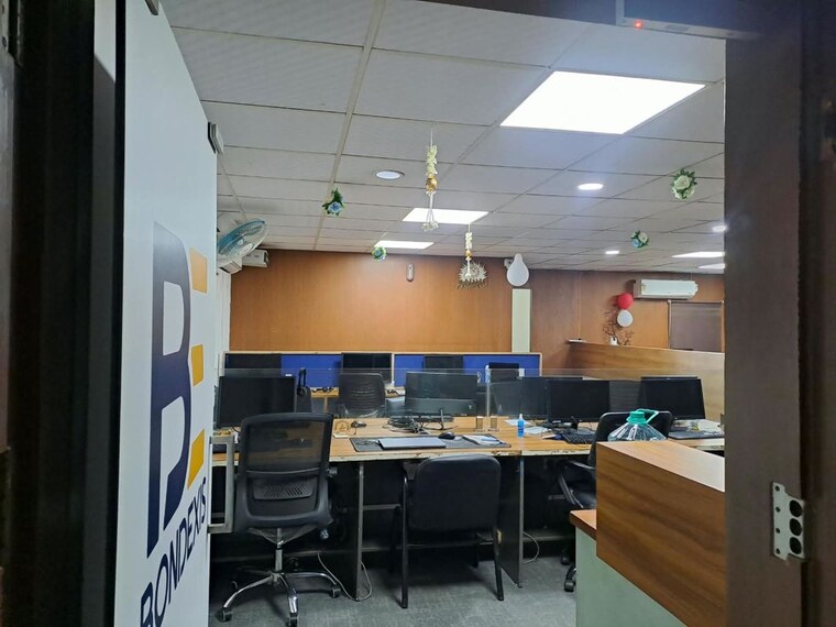 Team Area, prahlad nagar Commercial Office Space 1325 Sq.Ft. In Prahlad Nagar Ahmedabad 10701674