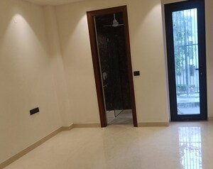 Room in 4 BHK Builder Floor at Sector 23 – for Rent