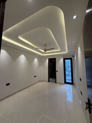 Building Lobby in 4 BHK Builder Floor at Sector 23 – for Rent