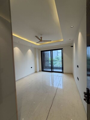 Room in 4 BHK Builder Floor at Sector 23 – for Rent