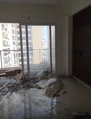 Room in 4 BHK Apartment at Sector 76 – for Rent
