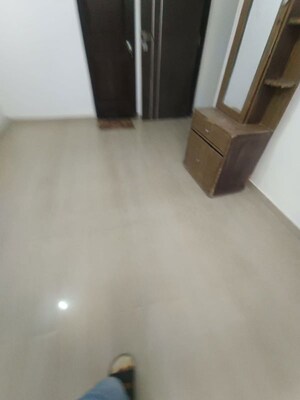 Room in 1 BHK Apartment at Riddhi Siddhi Heights Goregaon West, Goregaon West – for Rent