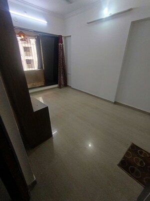Room in 1 BHK Apartment at Riddhi Siddhi Heights Goregaon West, Goregaon West – for Rent
