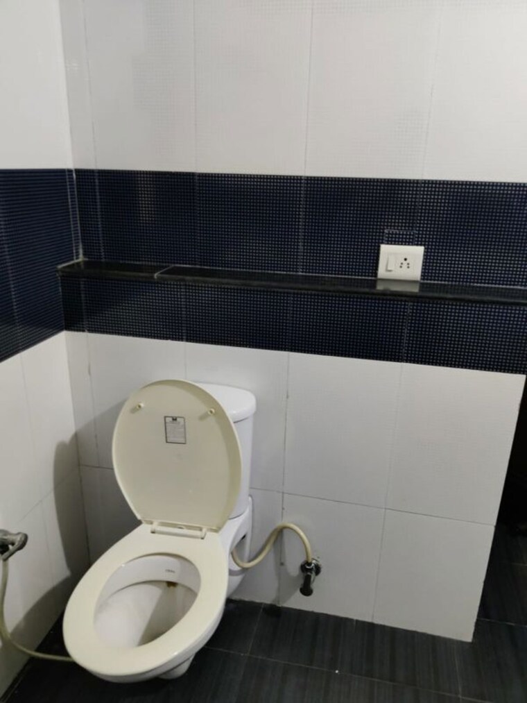 Bathroom, amrapali-sapphire 3 Bedroom 1390 Sq.Ft. Apartment In Sector 45 Noida 10701699
