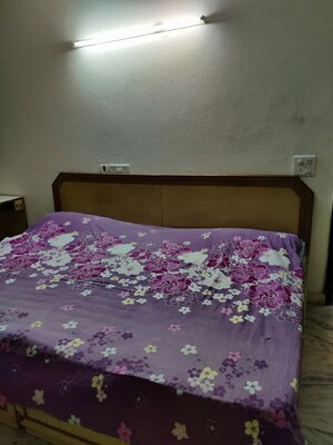 Bedroom in 3 BHK Apartment at Amrapali Sapphire, Sector 45 – for Rent