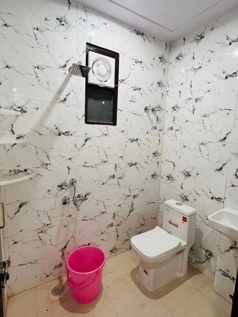 Bathroom, sector 28 Pg For Boys & Girls In Sector 28 10701234