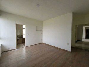 Room in 4 BHK Builder Floor at Sector 23a – for Rent