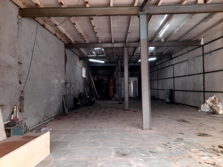  Parking, goregaon east Commercial Warehouse 1500 Sq.Ft. In Goregaon East Mumbai 10701586