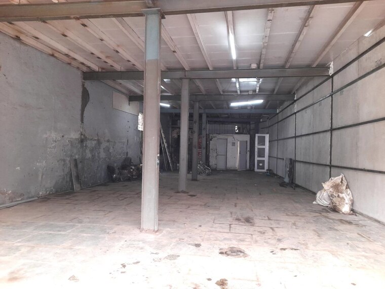  Parking, goregaon east Commercial Warehouse 1500 Sq.Ft. In Goregaon East Mumbai 10701586