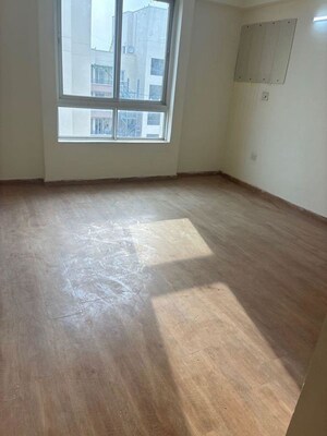 Room in 3 BHK Builder Floor at Sector 21 – for Rent
