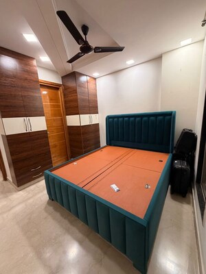 Room in 3 BHK Builder Floor at Naraina – for Rent