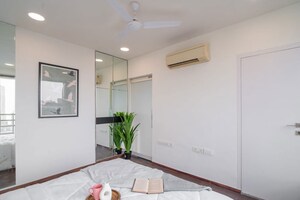 Room in 3 BHK Apartment at Oberoi Springs, Andheri West – for Sale