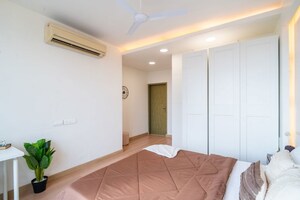 Room in 3 BHK Apartment at Oberoi Springs, Andheri West – for Sale