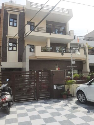 3 BHK Builder Floor For Rent in Sector 15