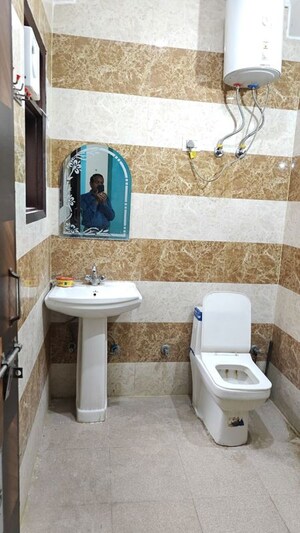 Bathroom in 2 BHK Builder Floor at Maidan Garhi – for Rent