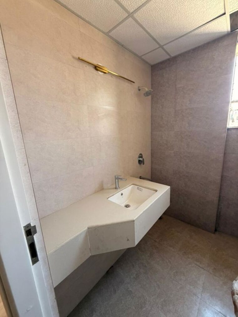 Bathroom, sector 23 3 Bedroom 1600 Sq.Ft. Builder Floor In Sector 23 Gurgaon 10701846