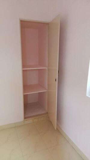 Room in 1 BHK Builder Floor at Mg Road – for Rent