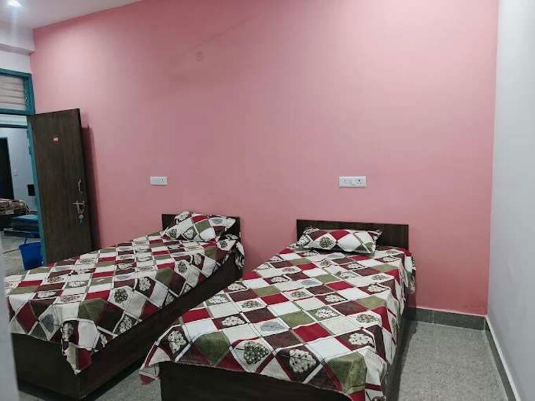 Bedroom, sector 48 Pg For Girls In Sector 48 10701807