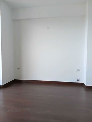Room in 4 BHK Builder Floor at Sector 21 – for Rent