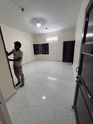 Room in 2.5 BHK Builder Floor at Sector 21d – for Rent