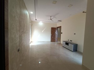 Room in 3 BHK Villa at Sector 41 – for Rent