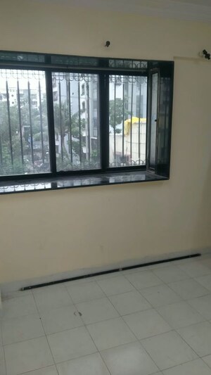 Room in 1 BHK Apartment at Gokul Vihar Apartment, Kandivali East – for Sale