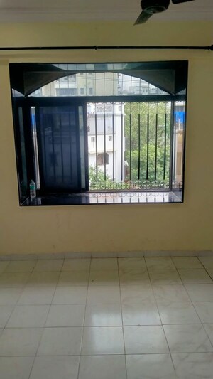 Room in 1 BHK Apartment at Gokul Vihar Apartment, Kandivali East – for Sale