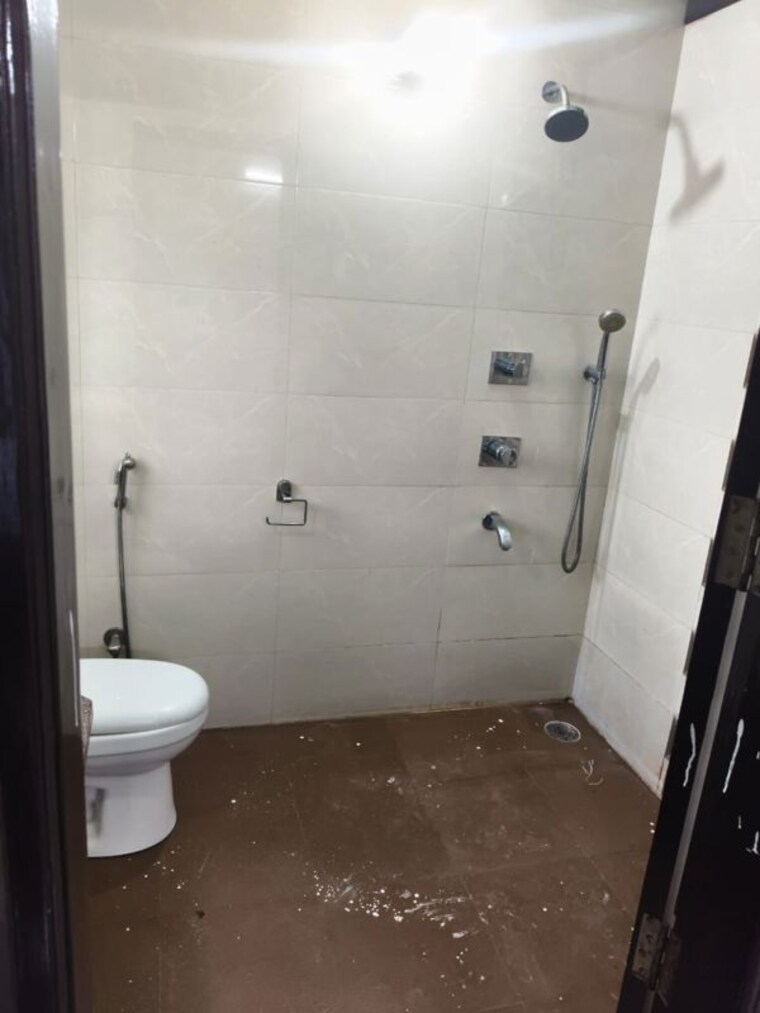 Bathroom, sector 23 3 Bedroom 1700 Sq.Ft. Builder Floor In Sector 23 Gurgaon 10701899