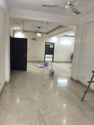Room in 3 BHK Builder Floor at Sector 23 – for Rent
